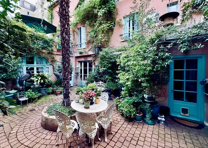 Maison 1850 Paris 18 Chambre R avec terrasse et parking en option