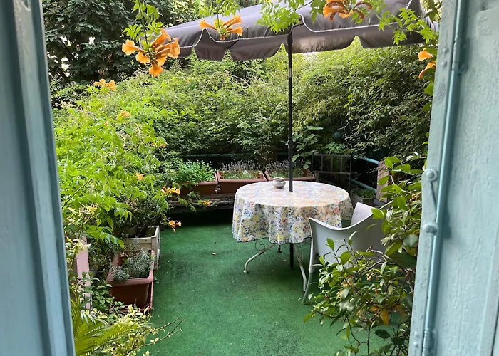 Maison 1850 Paris 18 Chambre R avec terrasse et parking en option